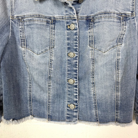 Chico's Cropped Jean Trucker Jacket Boxy Frayed Stretch Layering Capsule Size L - Picture 3 of 10
